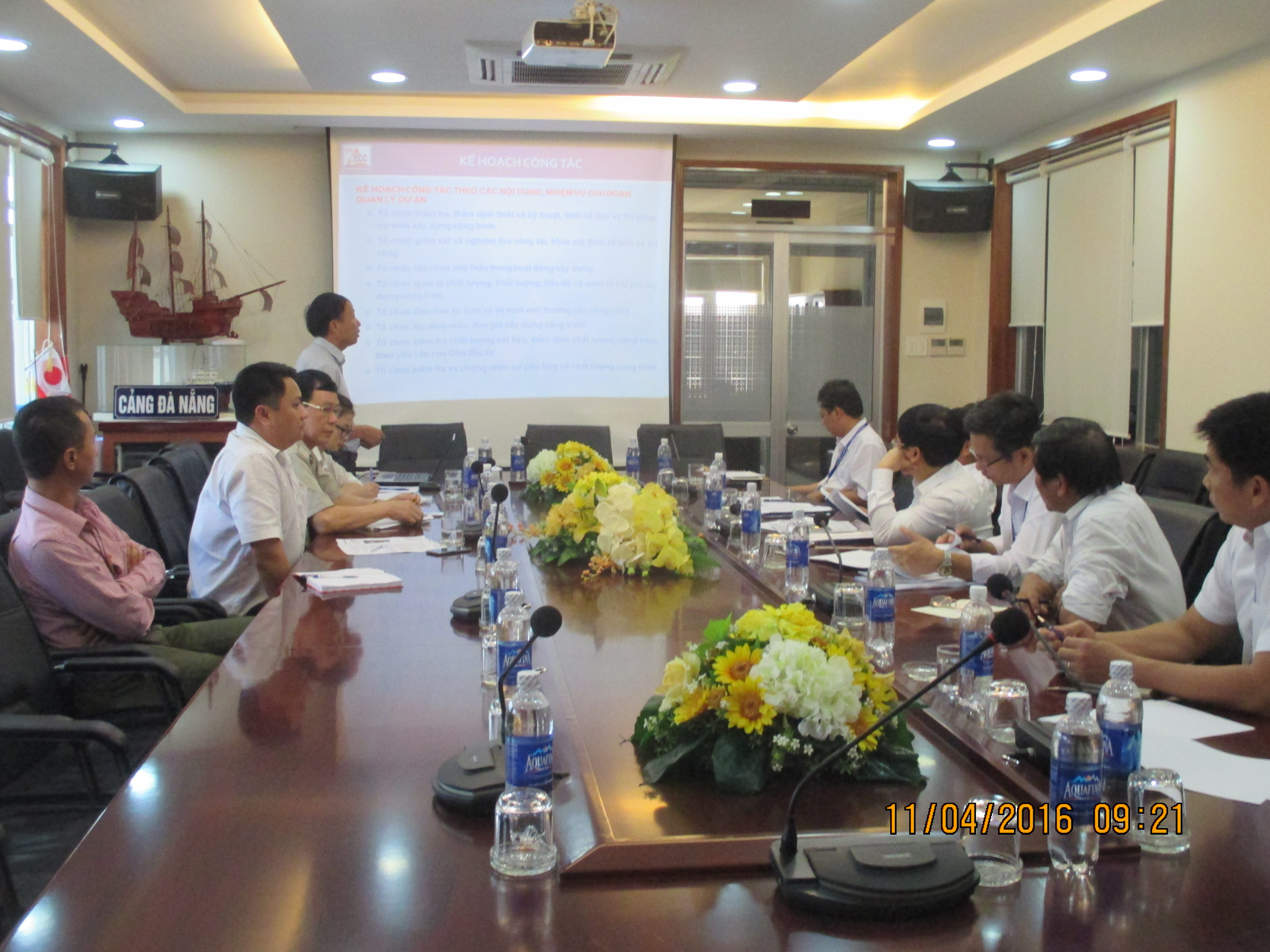Họp tiền khởi công